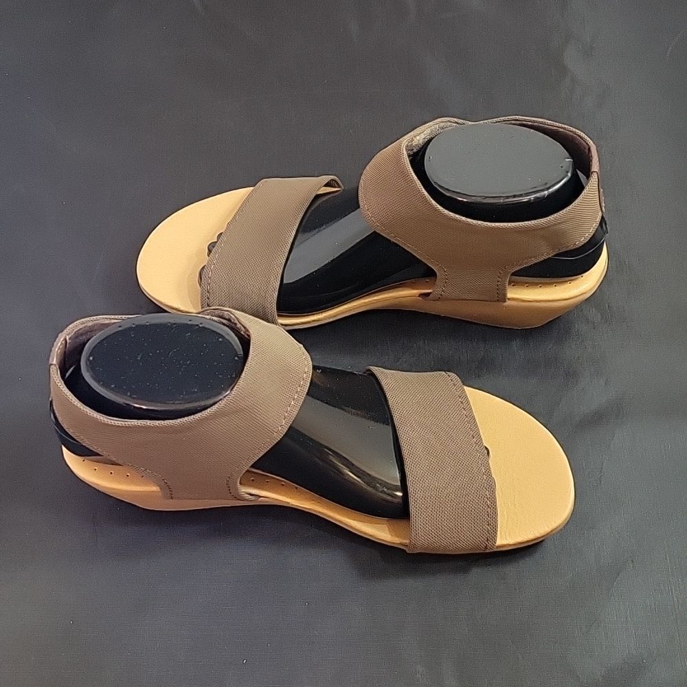 BRAND NEW BARETRAPS DOUBLE VELCRO STRAP OPEN TOE WOMEN"S SANDAL - Picture 6 of 13